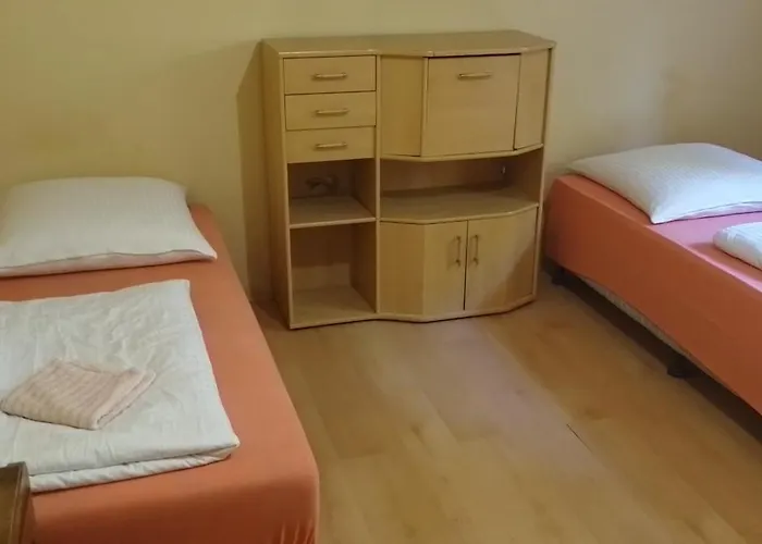 Διαμέρισμα N & *